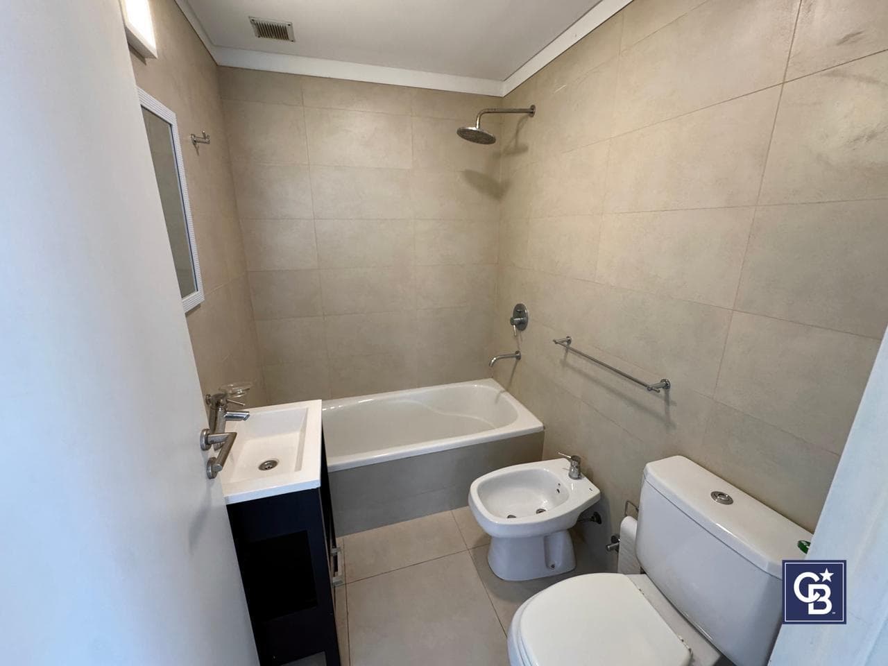3-room apartment for sale with a balcony and barbecue in downtown Villa del Lago Pilar