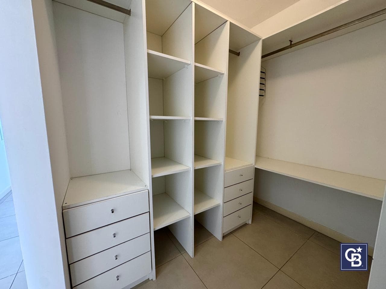 3-room apartment for sale with a balcony and barbecue in downtown Villa del Lago Pilar