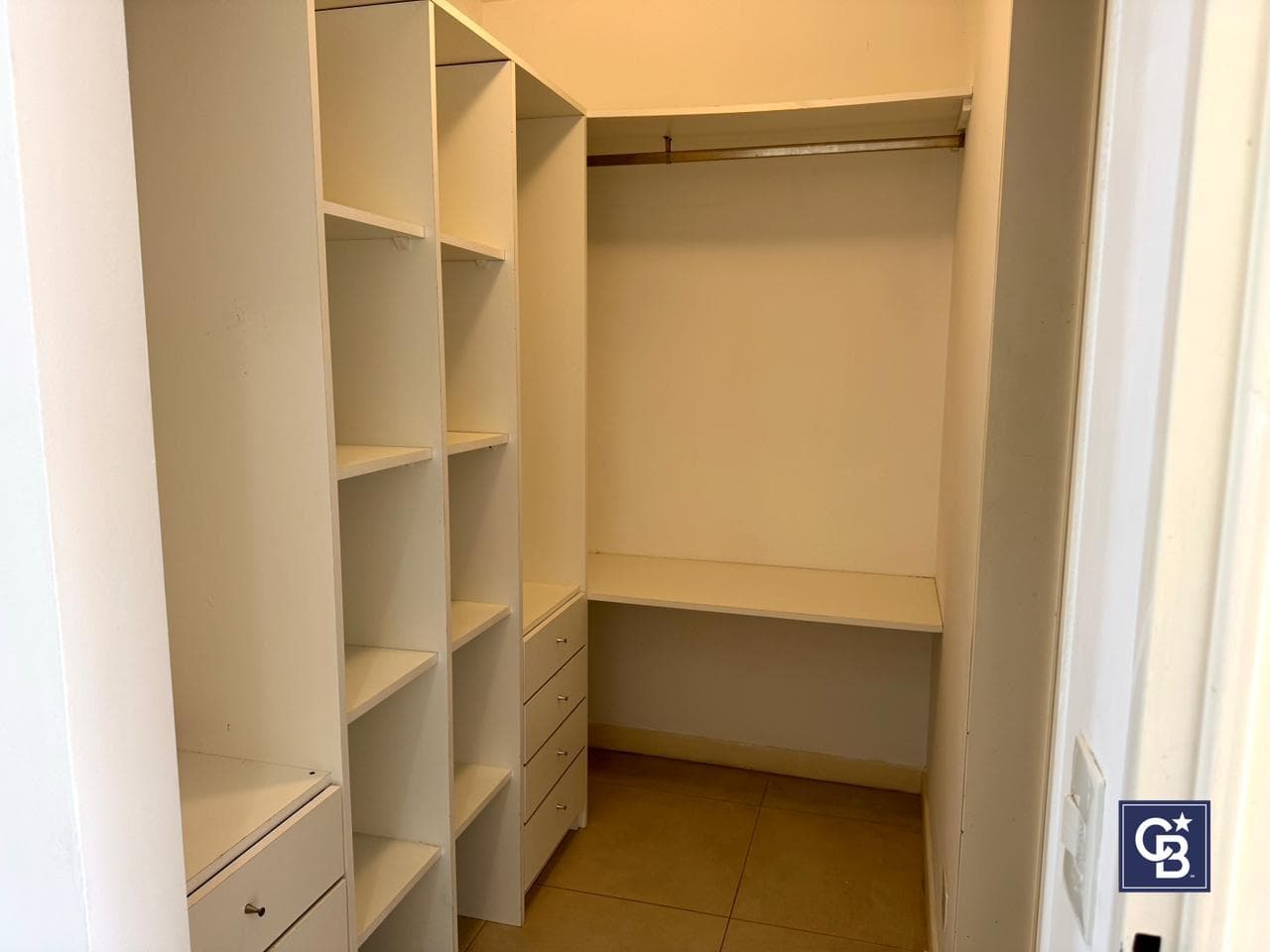 3-room apartment for sale with a balcony and barbecue in downtown Villa del Lago Pilar