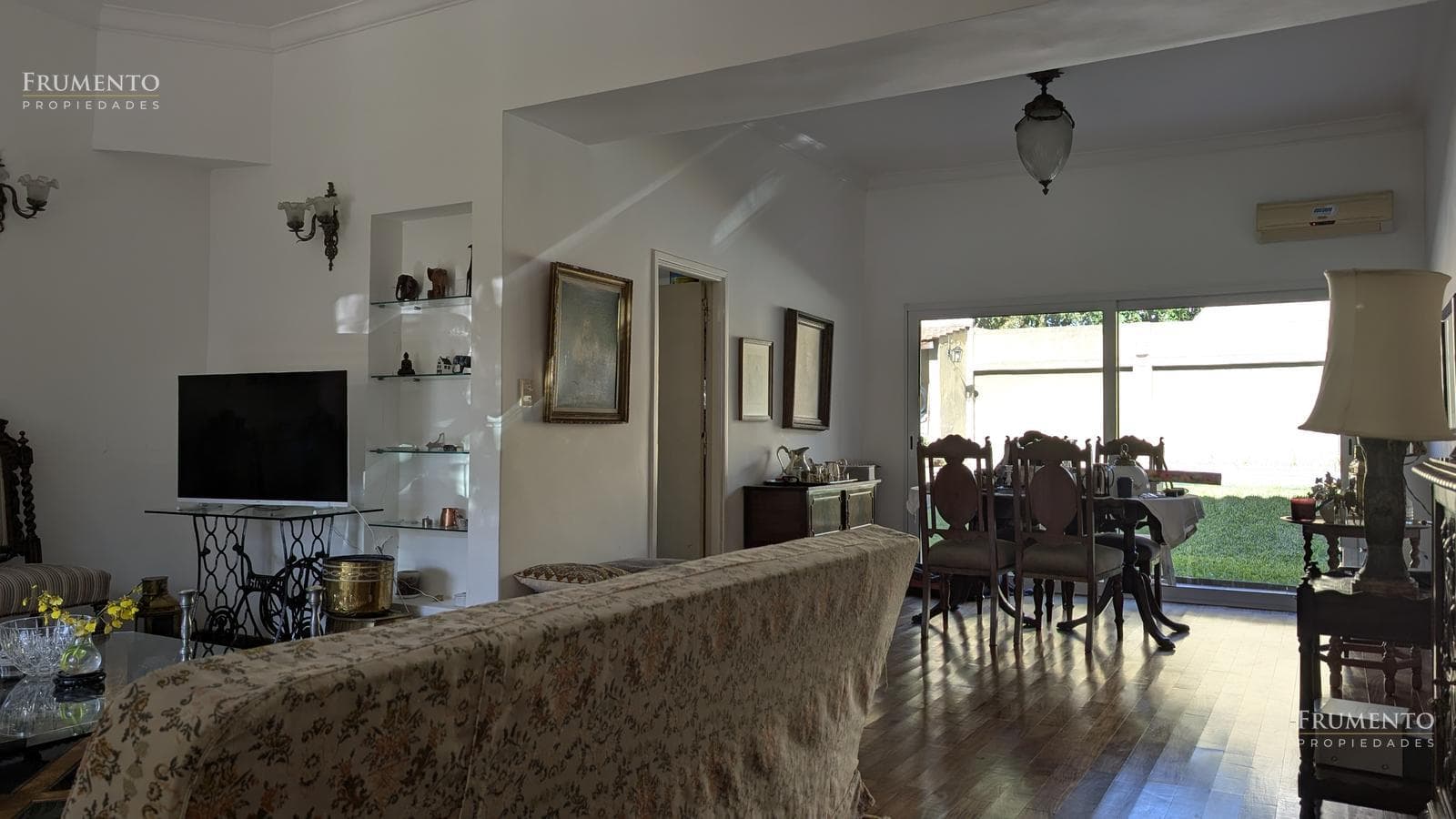 Excellent 5-Room House with Garden, Pool, and Garage in Bajo de Vicente López