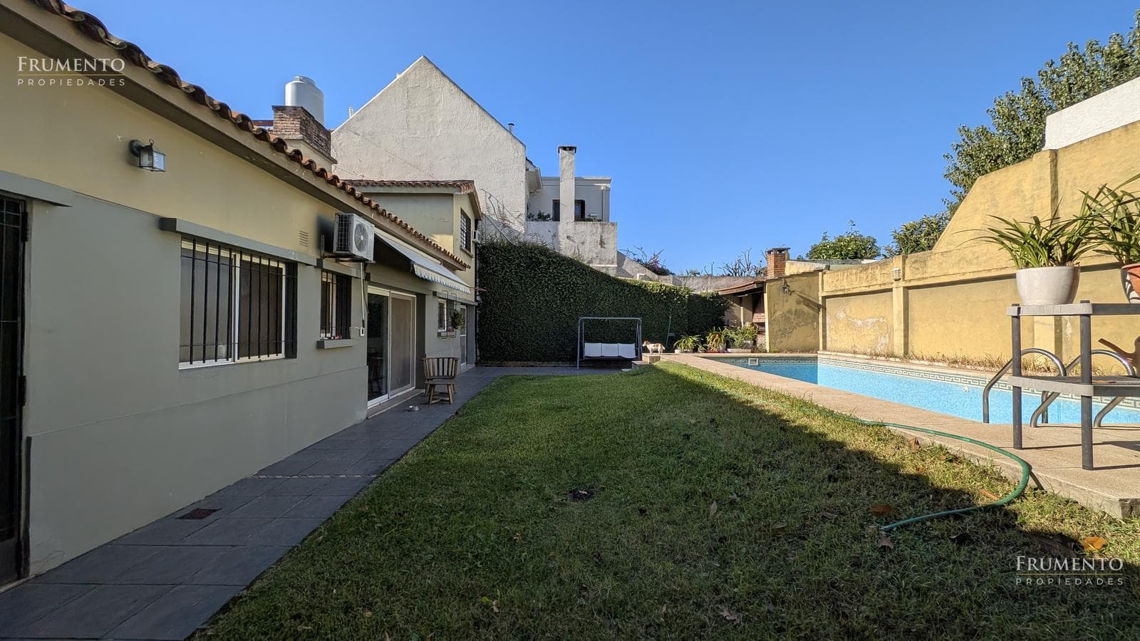 Excellent 5-Room House with Garden, Pool, and Garage in Bajo de Vicente López