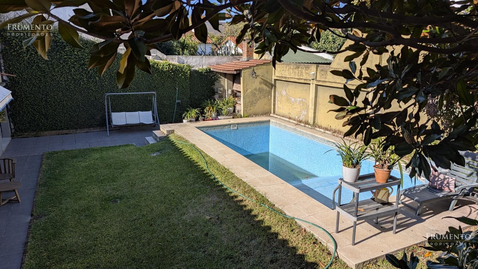 Excellent 5-Room House with Garden, Pool, and Garage in Bajo de Vicente López