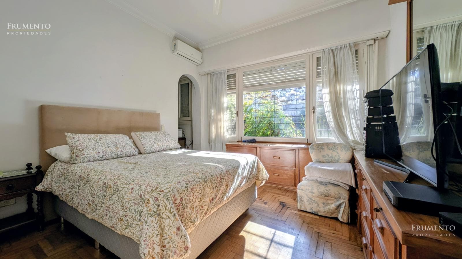 Excellent 5-Room House with Garden, Pool, and Garage in Bajo de Vicente López