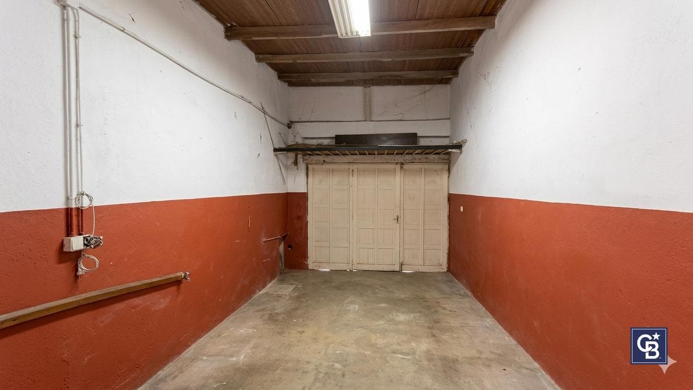 3-room house for sale with a patio and garage in downtown Luján