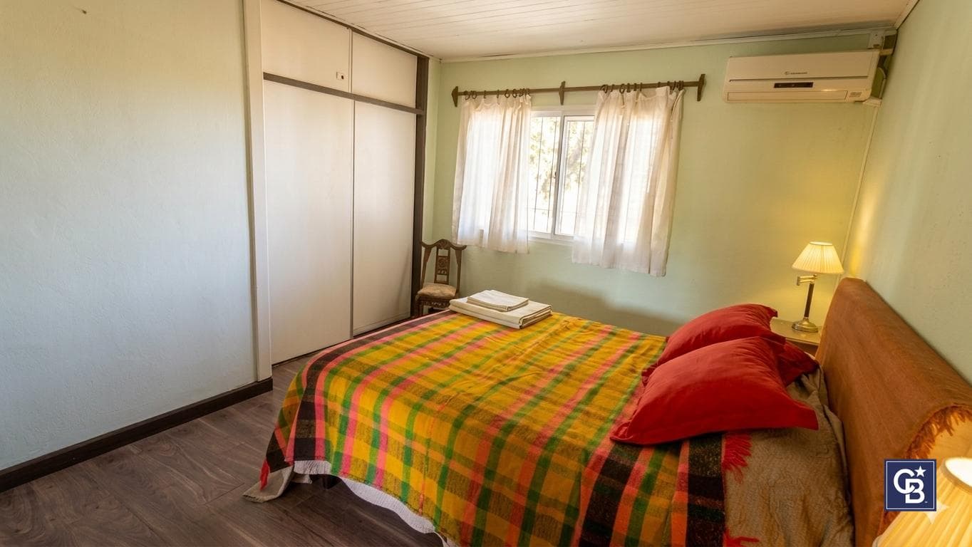3-room house for sale with a patio and garage in downtown Luján