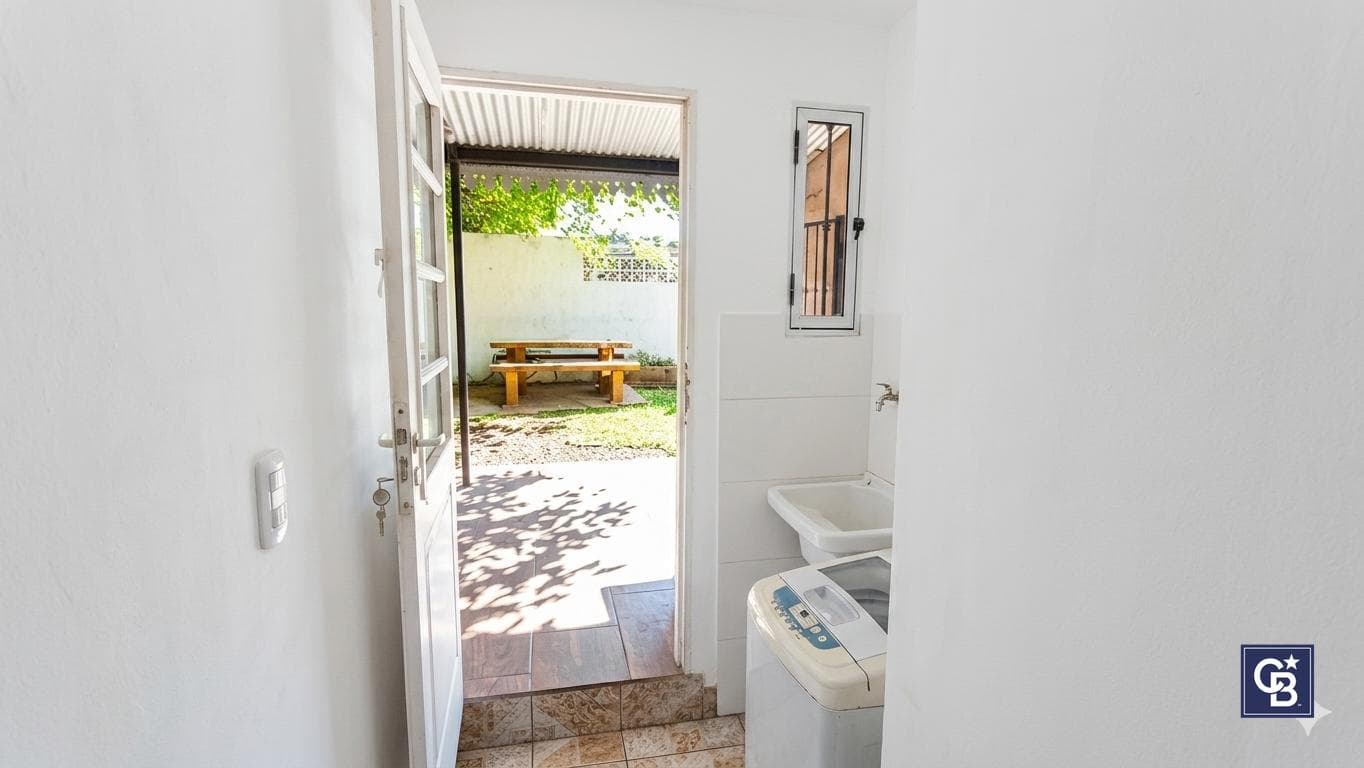 3-room house for sale with a patio and garage in downtown Luján