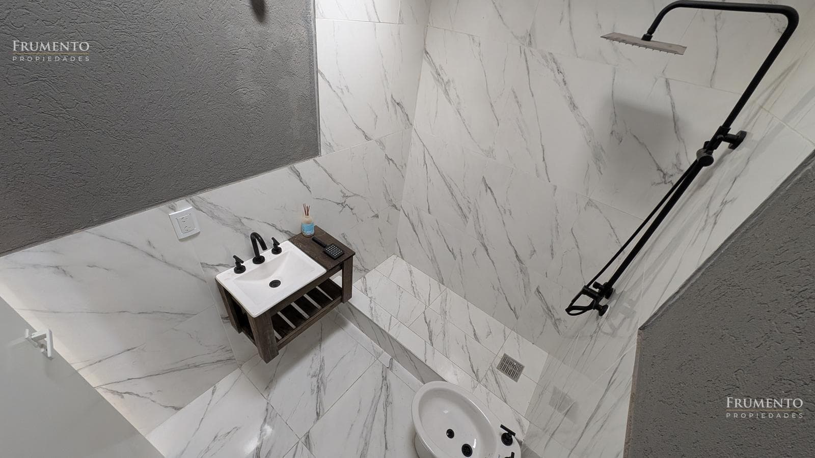 Brand-New 3-Room House in Florida—An Excellent Opportunity