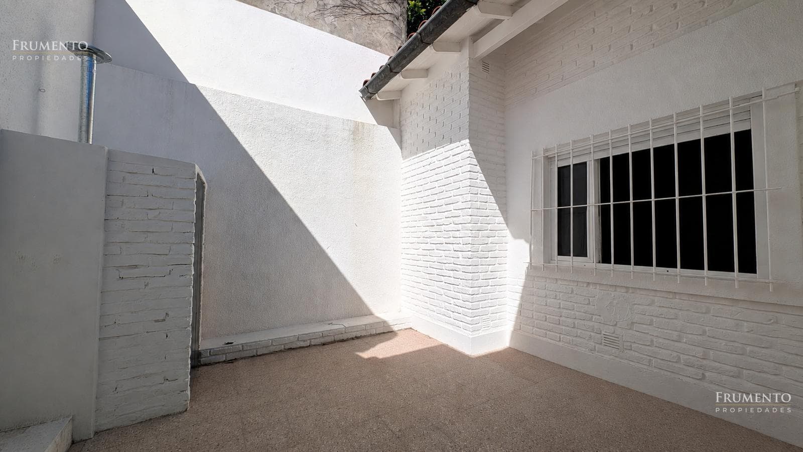 Brand-New 3-Room House in Florida—An Excellent Opportunity