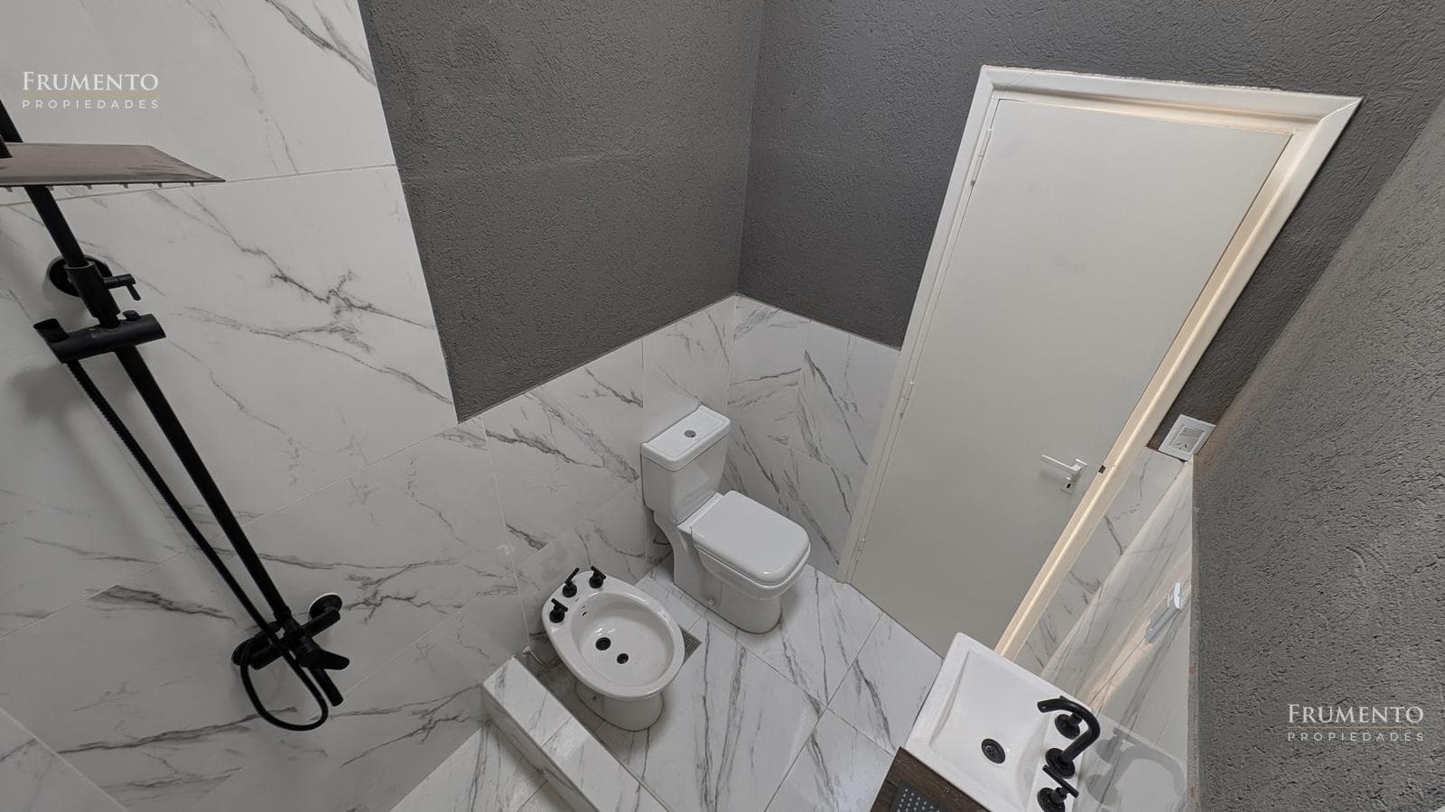 Brand-New 3-Room House in Florida—An Excellent Opportunity