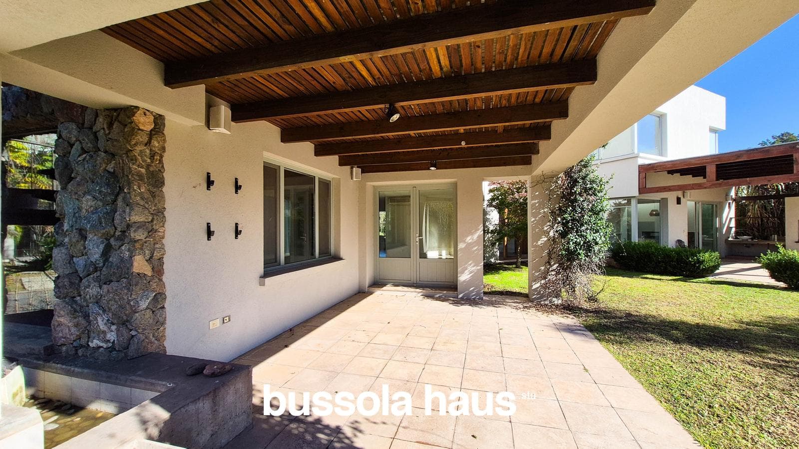 House for sale: 5-bedroom home on an interior lot in Los Castores, Nordelta