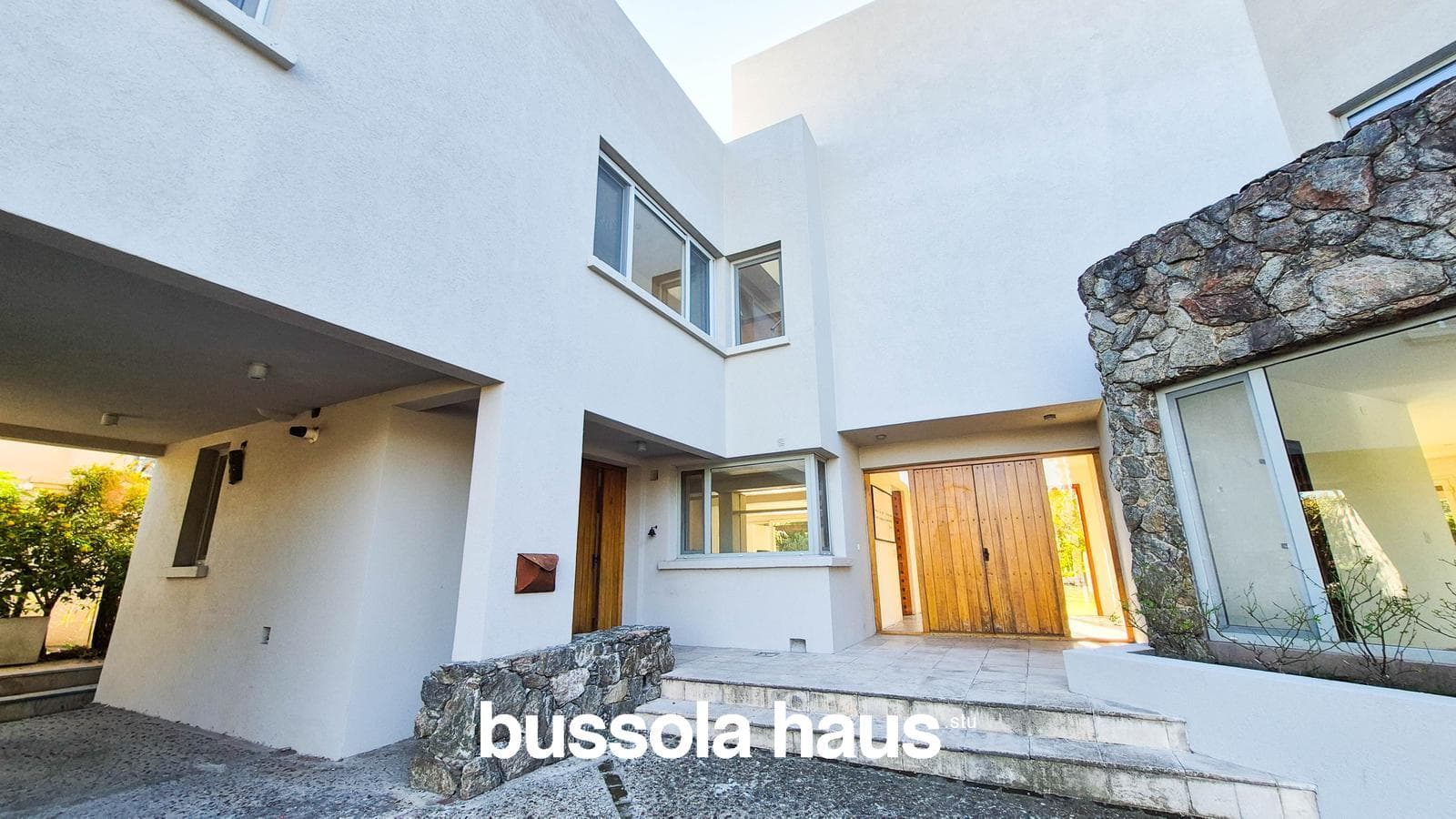 House for sale: 5-bedroom home on an interior lot in Los Castores, Nordelta
