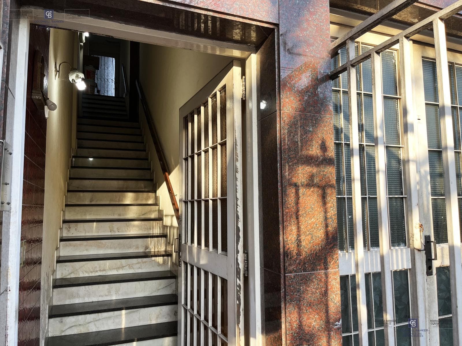 FOR SALE: 421 m² WAREHOUSE, LOGISTICS FACILITY, STORAGE FACILITY, TEXTILE WORKSHOP, OFFICES, AND RESIDENCE — PARQUE AVELLANEDA