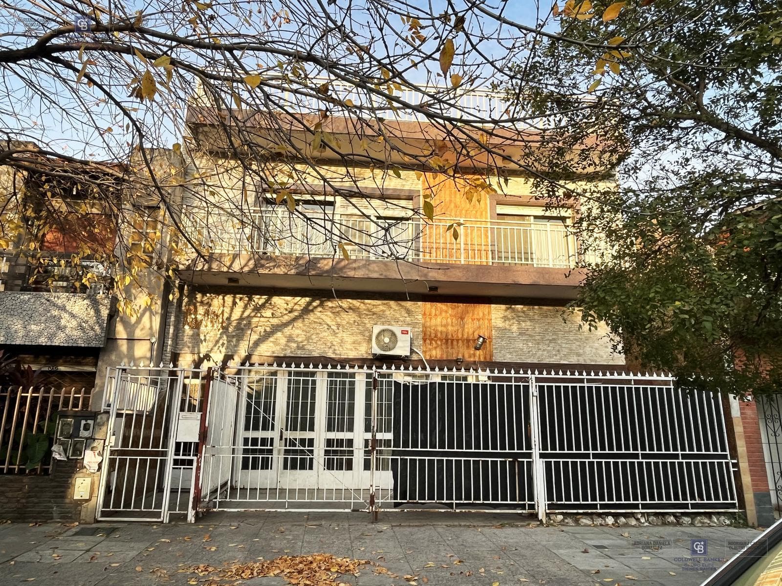 FOR SALE: 421 m² WAREHOUSE, LOGISTICS FACILITY, STORAGE FACILITY, TEXTILE WORKSHOP, OFFICES, AND RESIDENCE — PARQUE AVELLANEDA