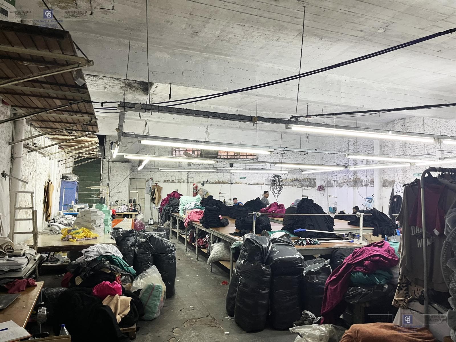 FOR SALE: 421 m² WAREHOUSE, LOGISTICS FACILITY, STORAGE FACILITY, TEXTILE WORKSHOP, OFFICES, AND RESIDENCE — PARQUE AVELLANEDA
