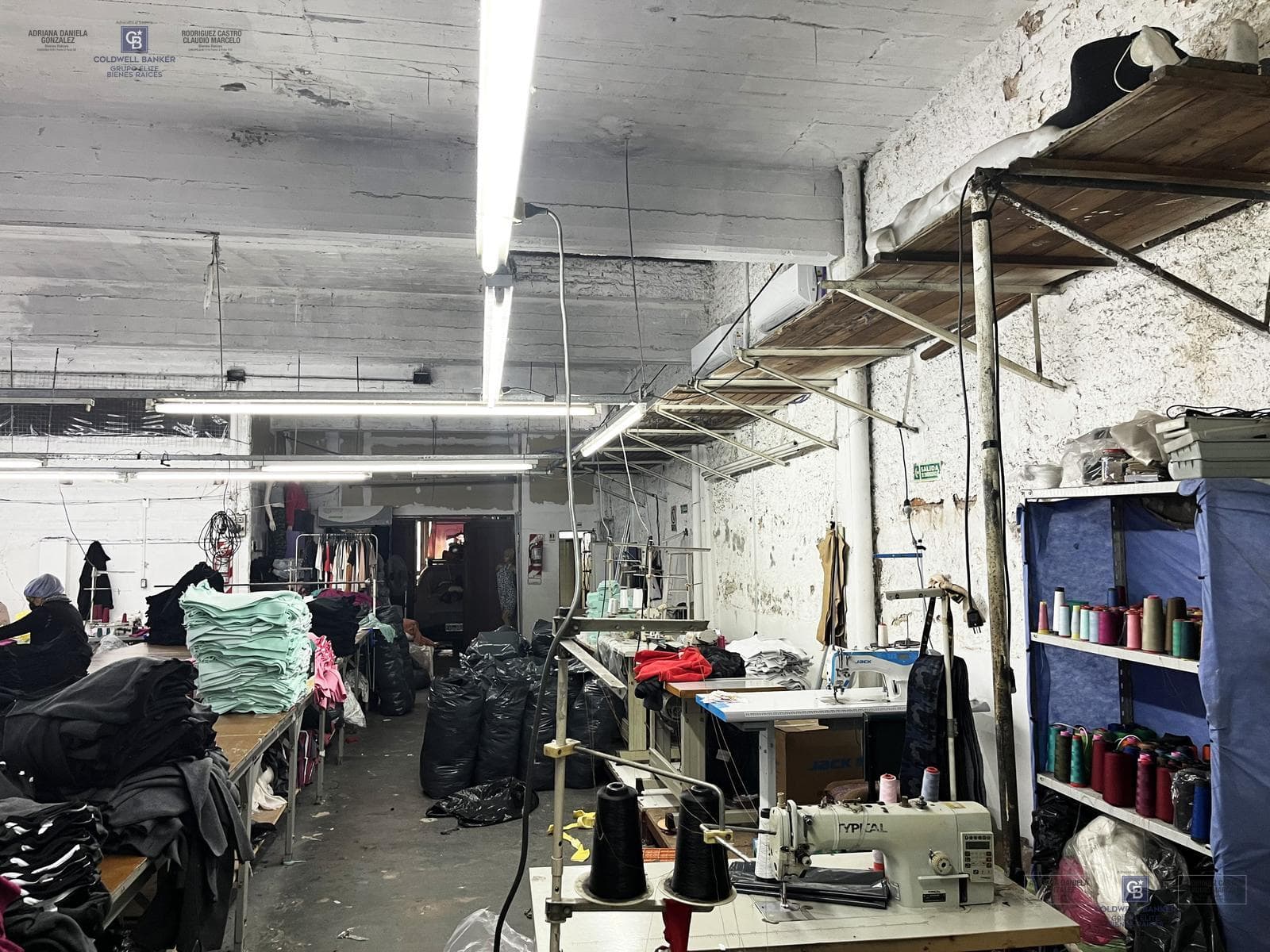 FOR SALE: 421 m² WAREHOUSE, LOGISTICS FACILITY, STORAGE FACILITY, TEXTILE WORKSHOP, OFFICES, AND RESIDENCE — PARQUE AVELLANEDA