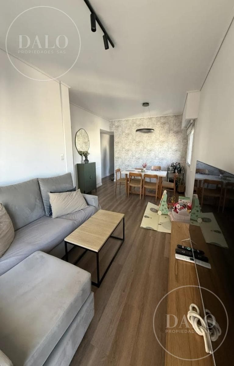 4-Room Apartment with a Long Balcony and Open Views in Recoleta, Fully Renovated to Look Like New