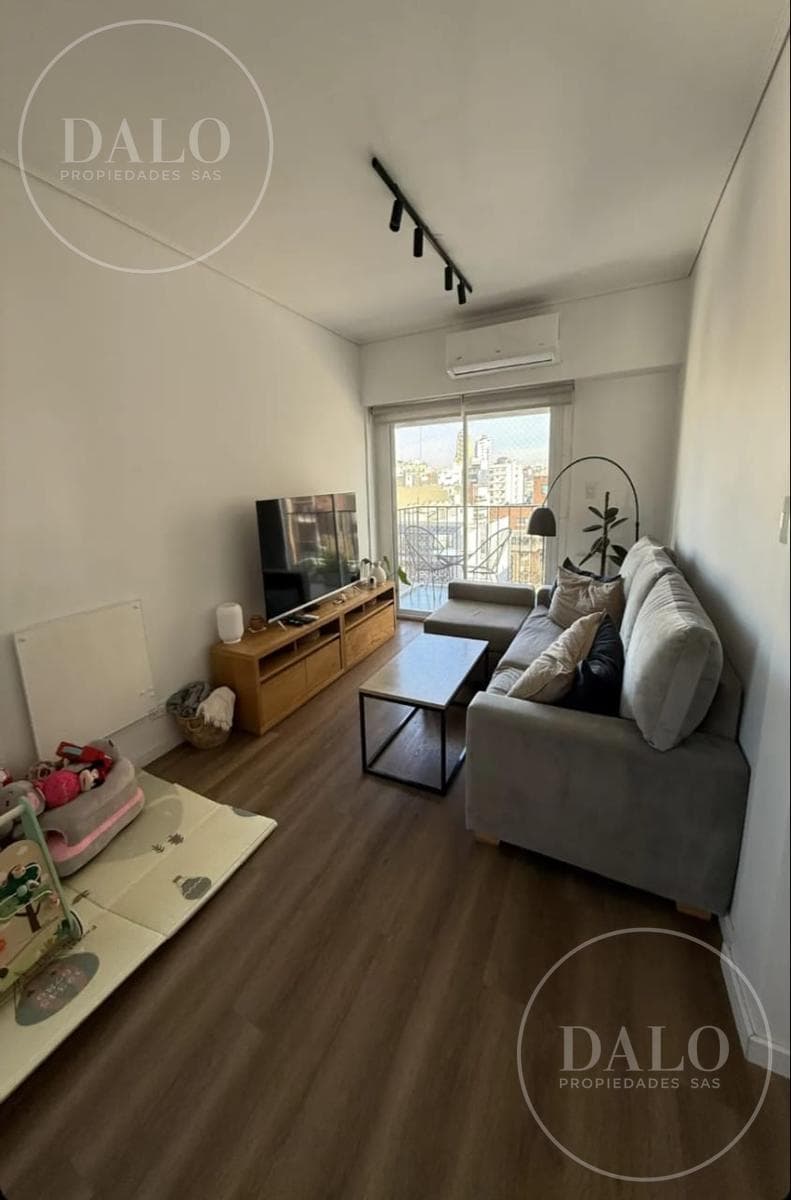 4-Room Apartment with a Long Balcony and Open Views in Recoleta, Fully Renovated to Look Like New