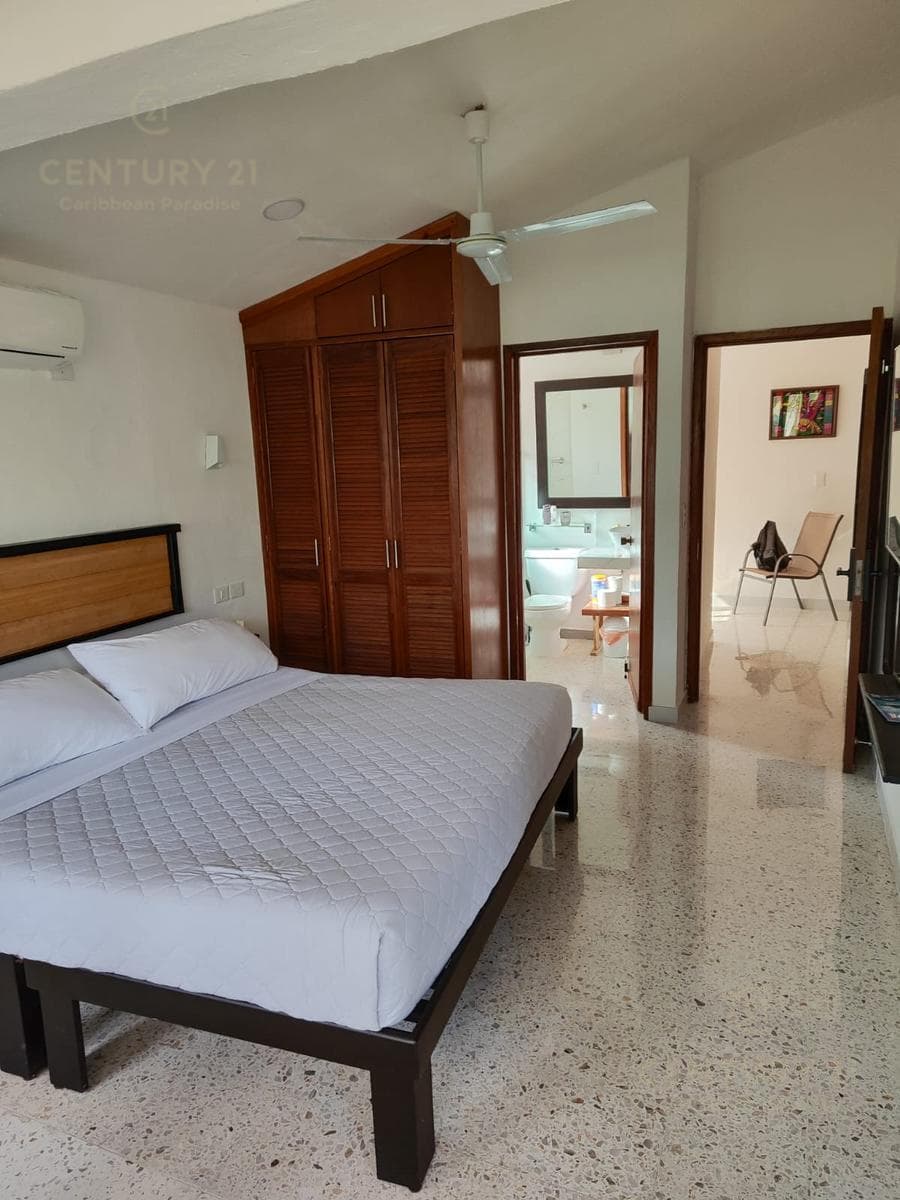 HOUSE FOR SALE IN A PRIVATE COMPLEX WITH 3 STUDIOS ON AV. UXMAL IN CANCÚN C4141