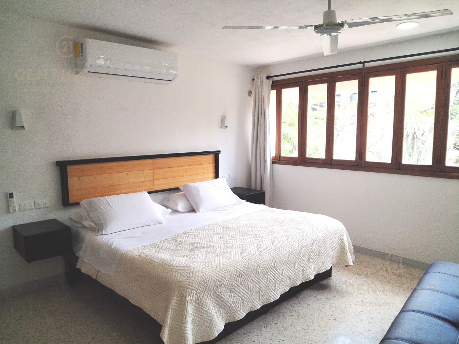 HOUSE FOR SALE IN A PRIVATE COMPLEX WITH 3 STUDIOS ON AV. UXMAL IN CANCÚN C4141