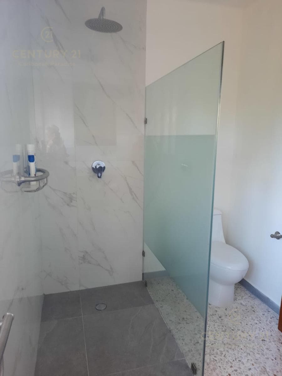 HOUSE FOR SALE IN A PRIVATE COMPLEX WITH 3 STUDIOS ON AV. UXMAL IN CANCÚN C4141
