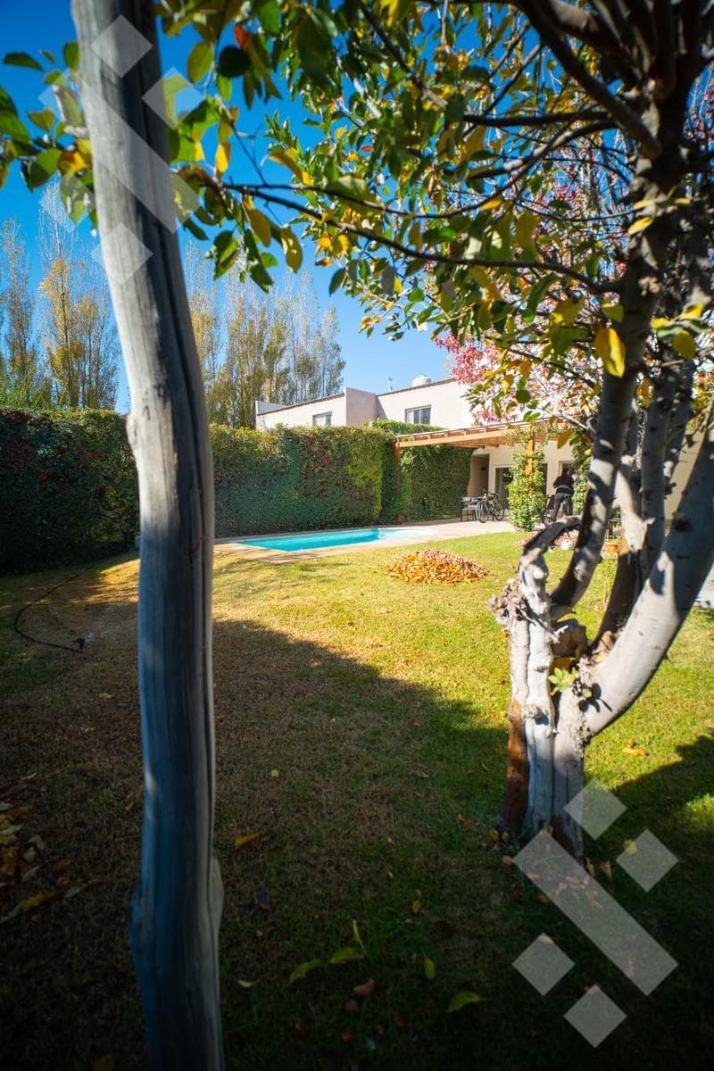 For Sale | 3-Bedroom House | Eligible for a Mortgage | Las Lilas Neighborhood, Plottier