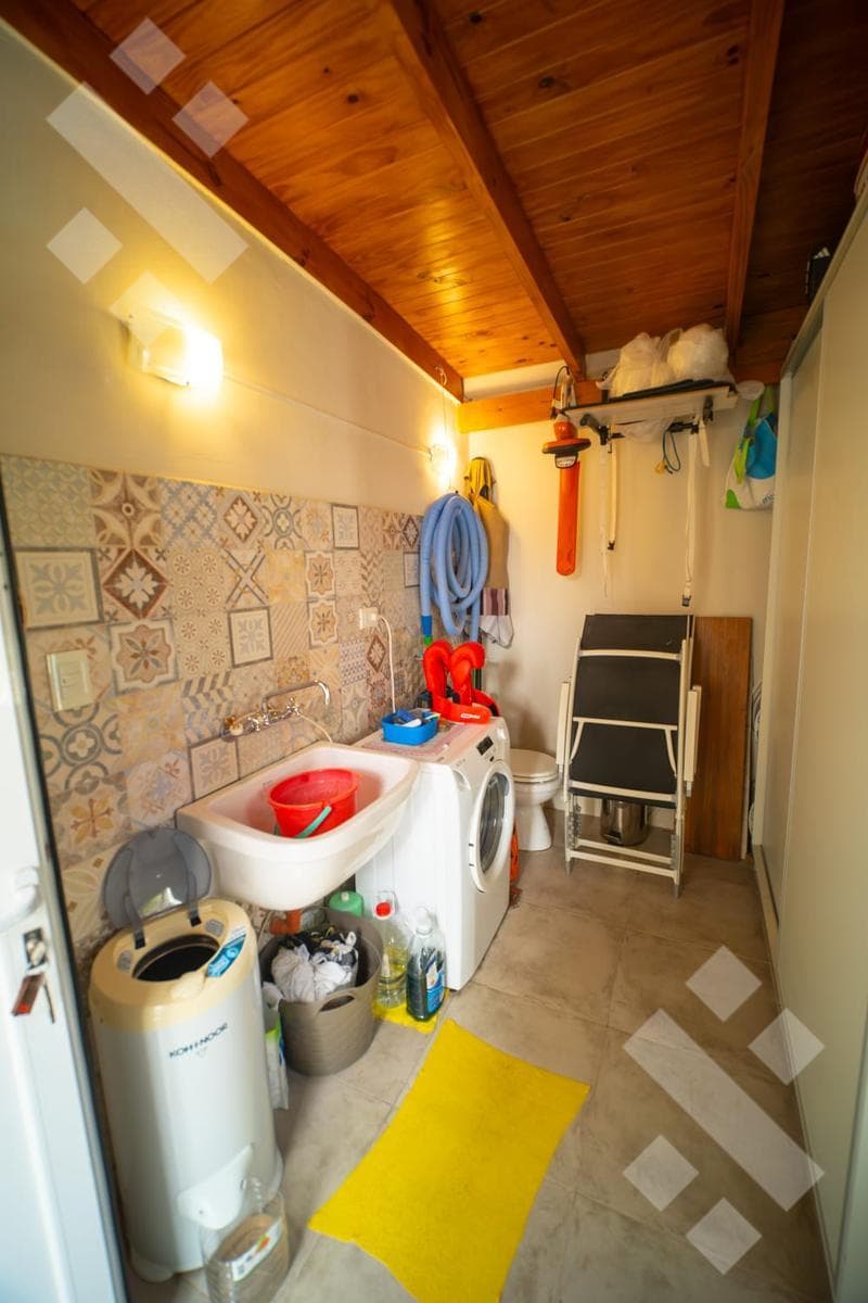 For Sale | 3-Bedroom House | Eligible for a Mortgage | Las Lilas Neighborhood, Plottier