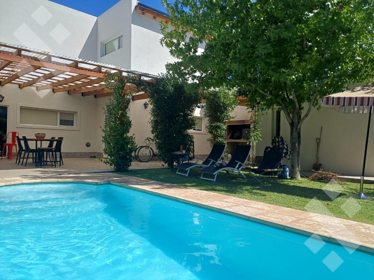 For Sale | 3-Bedroom House | Eligible for a Mortgage | Las Lilas Neighborhood, Plottier