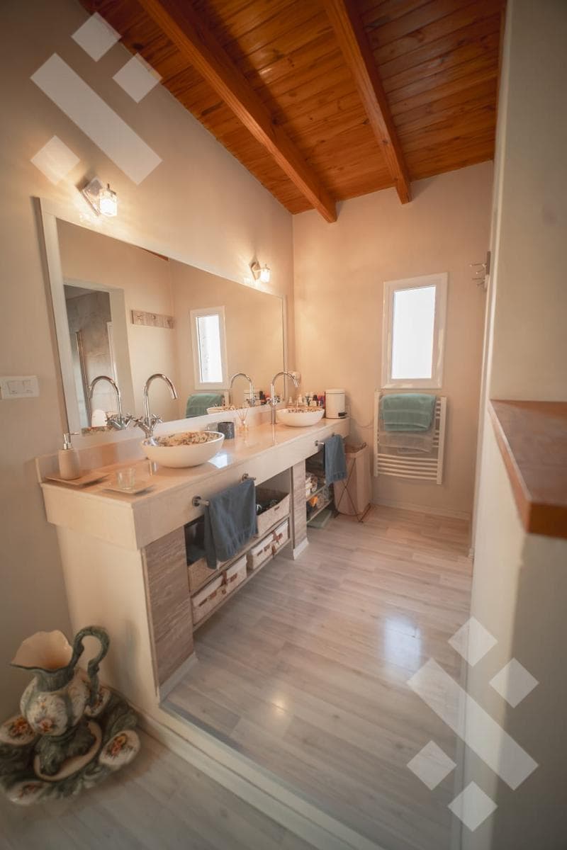 For Sale | 3-Bedroom House | Eligible for a Mortgage | Las Lilas Neighborhood, Plottier