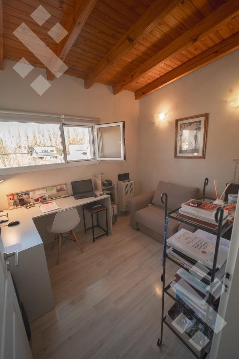 For Sale | 3-Bedroom House | Eligible for a Mortgage | Las Lilas Neighborhood, Plottier