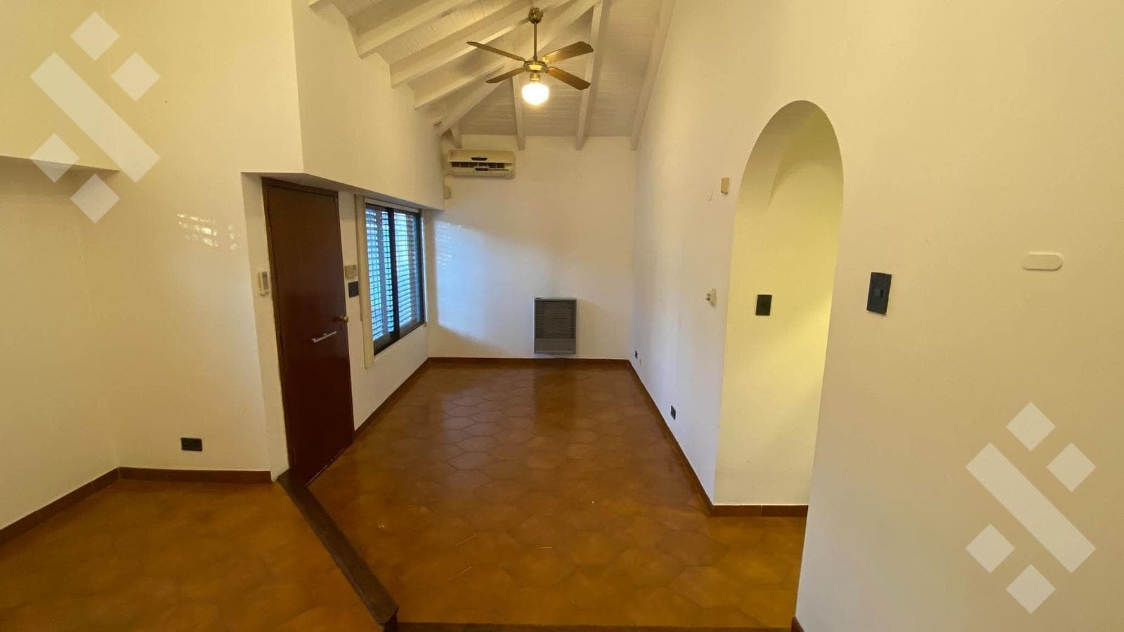FOR SALE: 3-Bedroom House with Barbecue Area in the Jardines del Rey Neighborhood - Eligible for a Mortgage