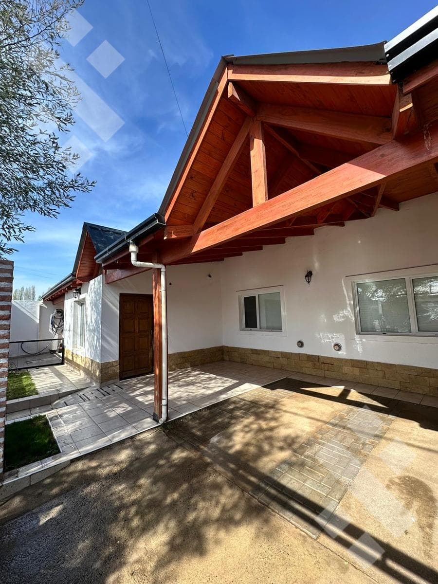For Sale | 3-Bedroom House | Villa Lida Neighborhood | Plottier