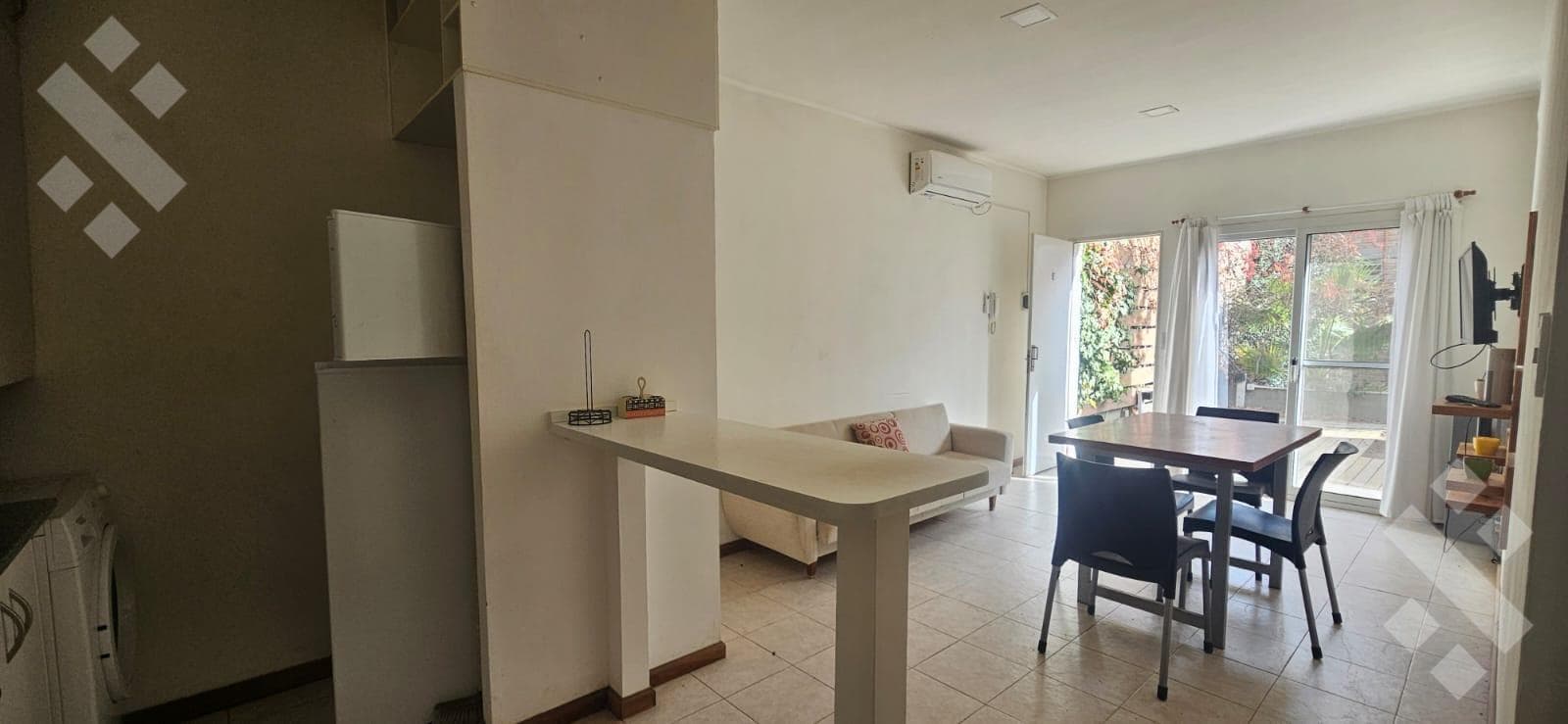 Furnished 1-Bedroom Apartment for Rent - 1300 H. Irigoyen - Cipolletti
