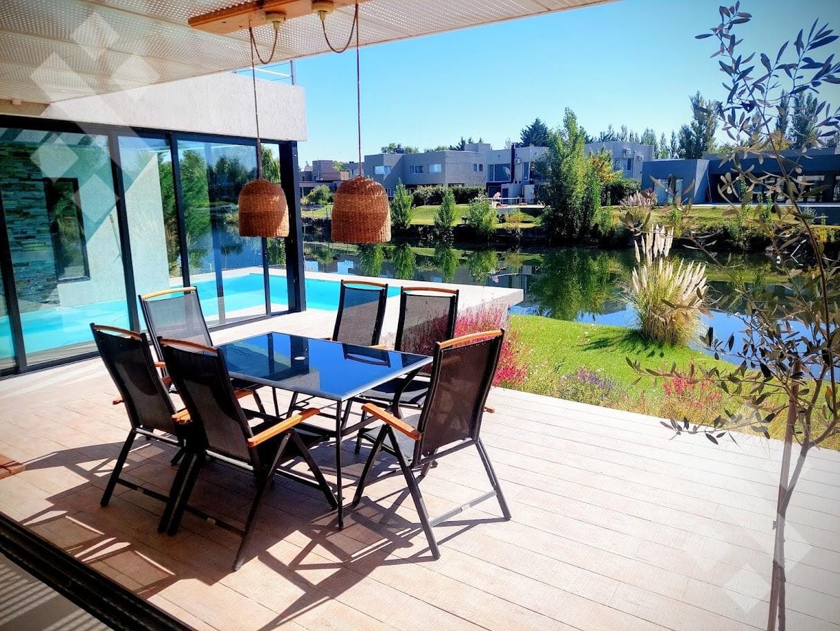 4-BEDROOM HOUSE FOR RENT - LA ZAGALA NEIGHBORHOOD, NEUQUÉN