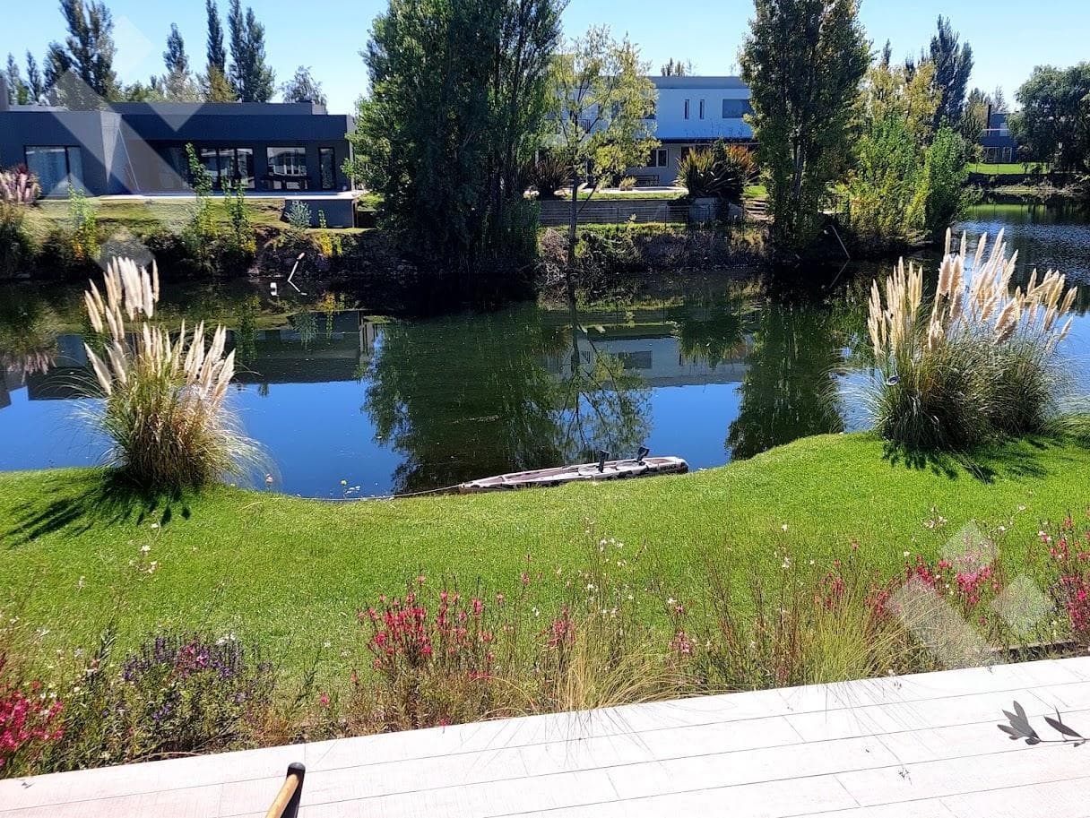 4-BEDROOM HOUSE FOR RENT - LA ZAGALA NEIGHBORHOOD, NEUQUÉN