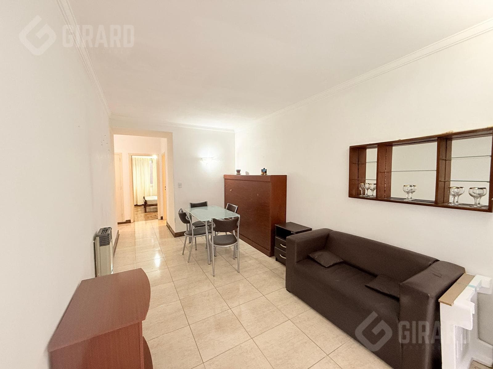 2-room street-facing apartment for sale with a balcony in Plaza Colón