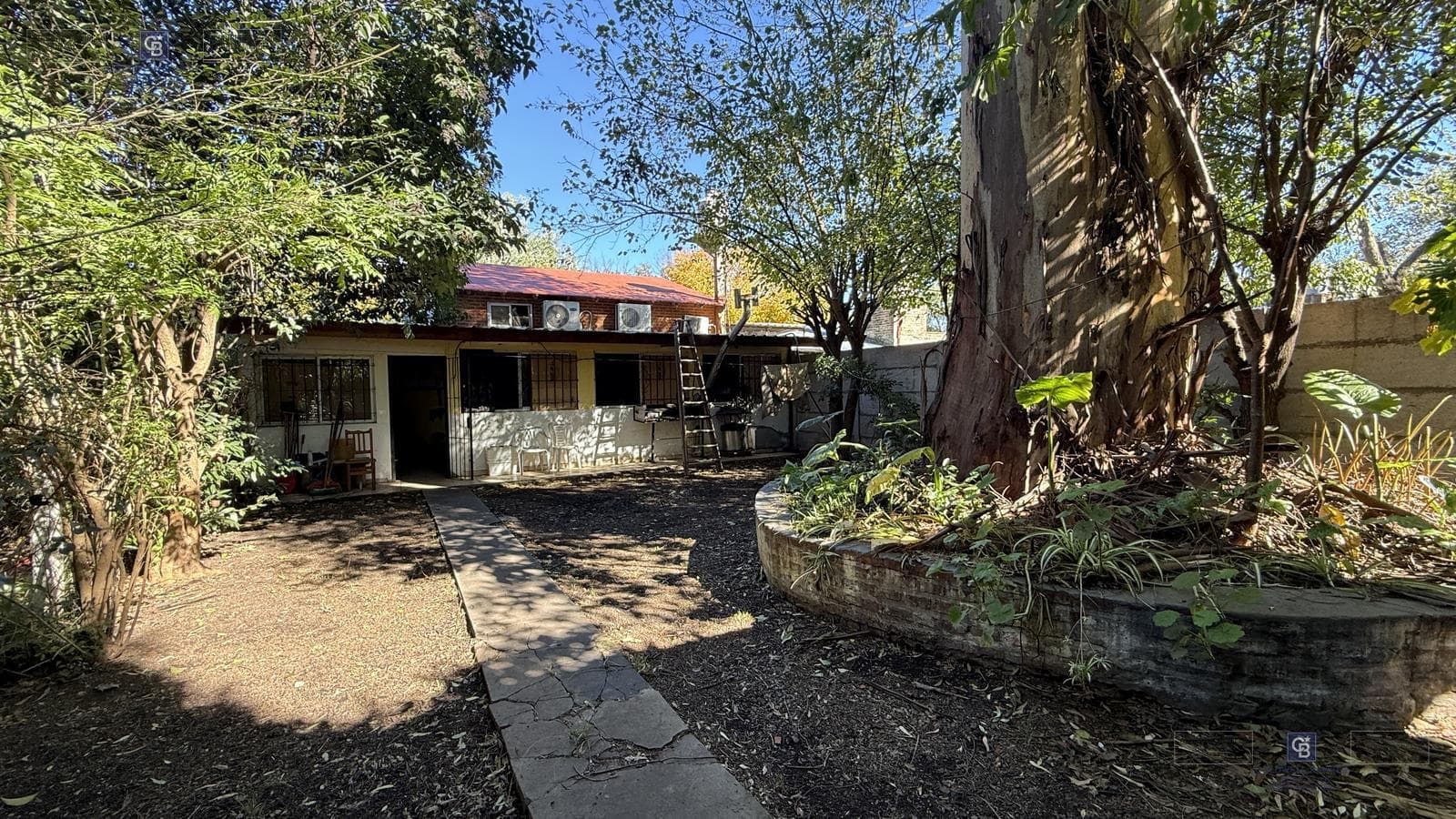 HOUSE FOR SALE: 4 ROOMS, COURTYARD, LOFT, LELOIR PARK, ITUZAINGO