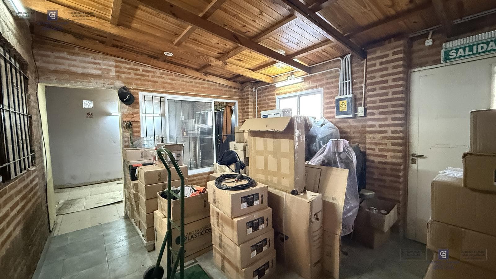 HOUSE FOR SALE: 4 ROOMS, COURTYARD, LOFT, LELOIR PARK, ITUZAINGO