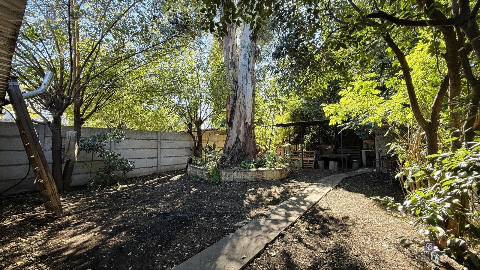 HOUSE FOR SALE: 4 ROOMS, COURTYARD, LOFT, LELOIR PARK, ITUZAINGO