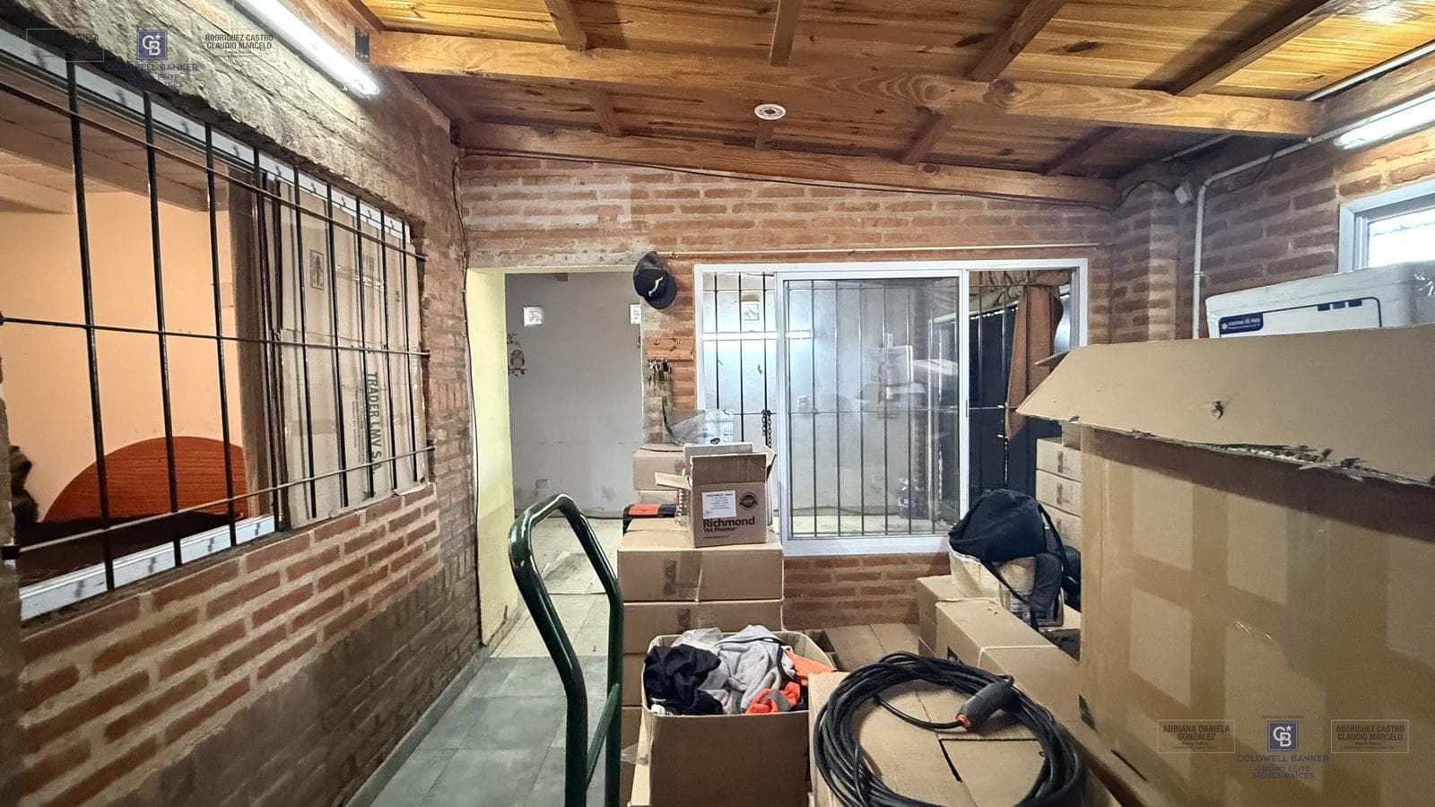 HOUSE FOR SALE: 4 ROOMS, COURTYARD, LOFT, LELOIR PARK, ITUZAINGO
