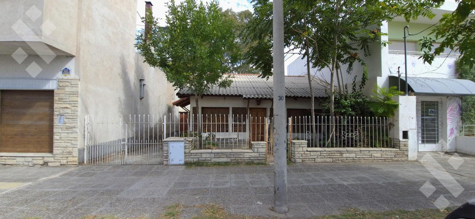 House for Sale on a 500-square-meter Lot | Suitable for Development | 735 Rivadavia, Neuquén