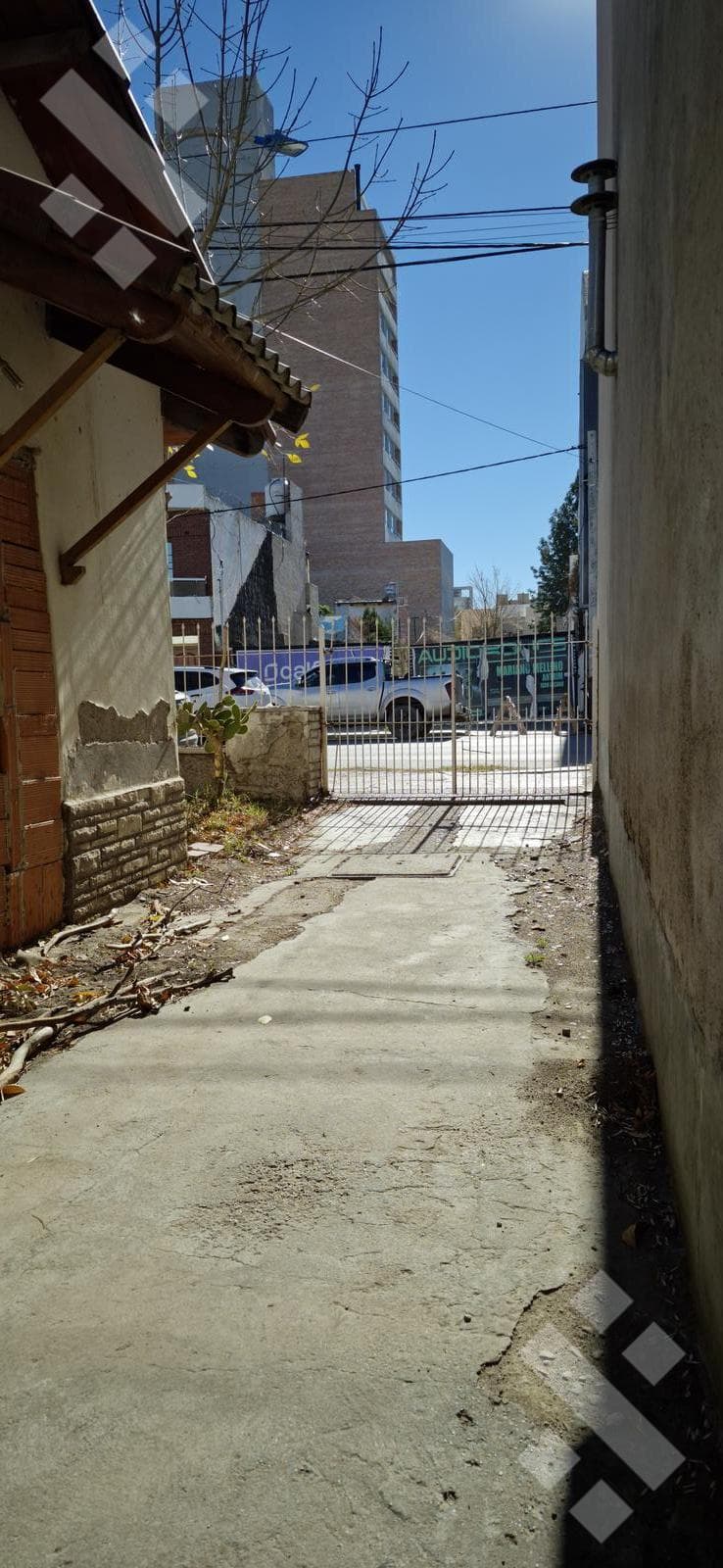 House for Sale on a 500-square-meter Lot | Suitable for Development | 735 Rivadavia, Neuquén