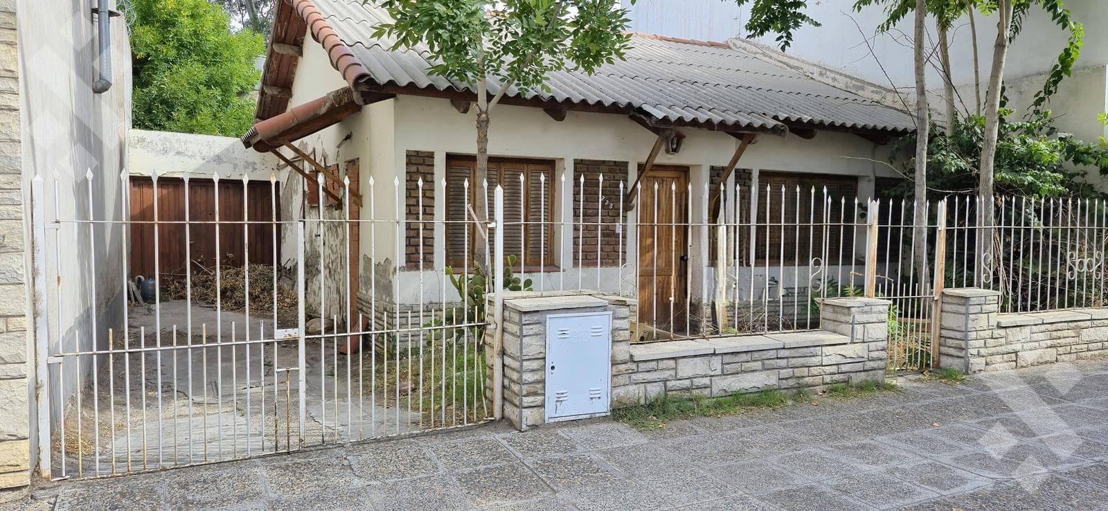 House for Sale on a 500-square-meter Lot | Suitable for Development | 735 Rivadavia, Neuquén