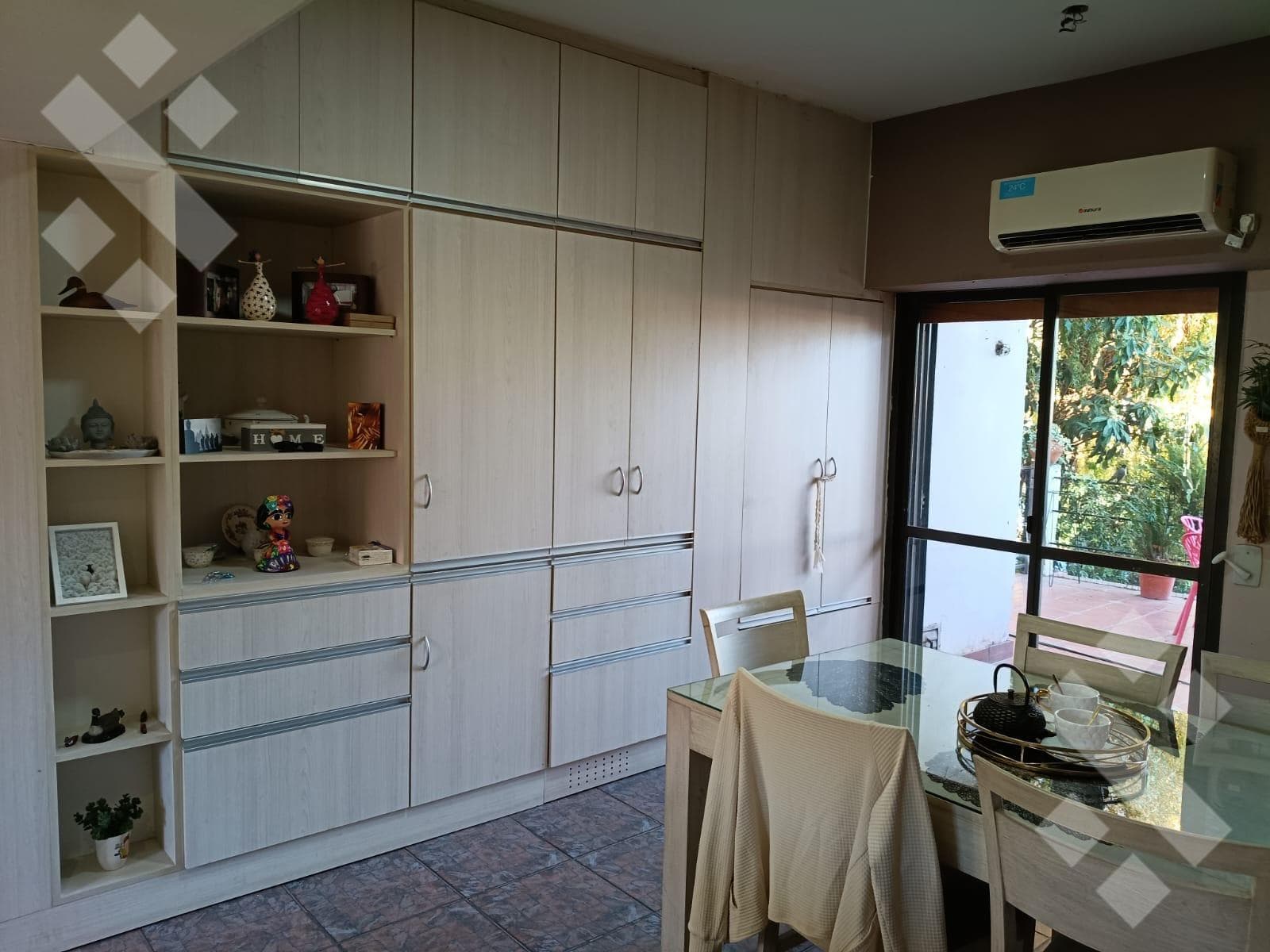 House for Sale - Santa Genoveva Neighborhood - 1400 Islas Malvinas Street