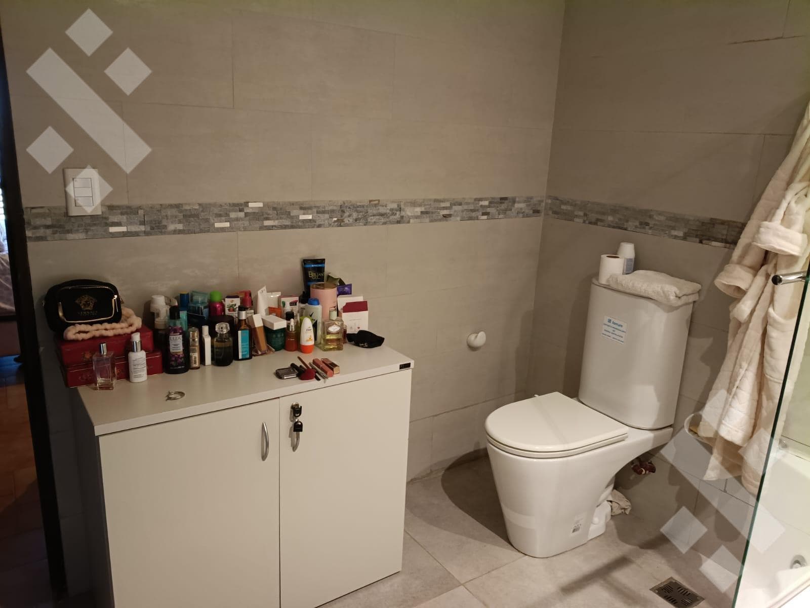 House for Sale - Santa Genoveva Neighborhood - 1400 Islas Malvinas Street