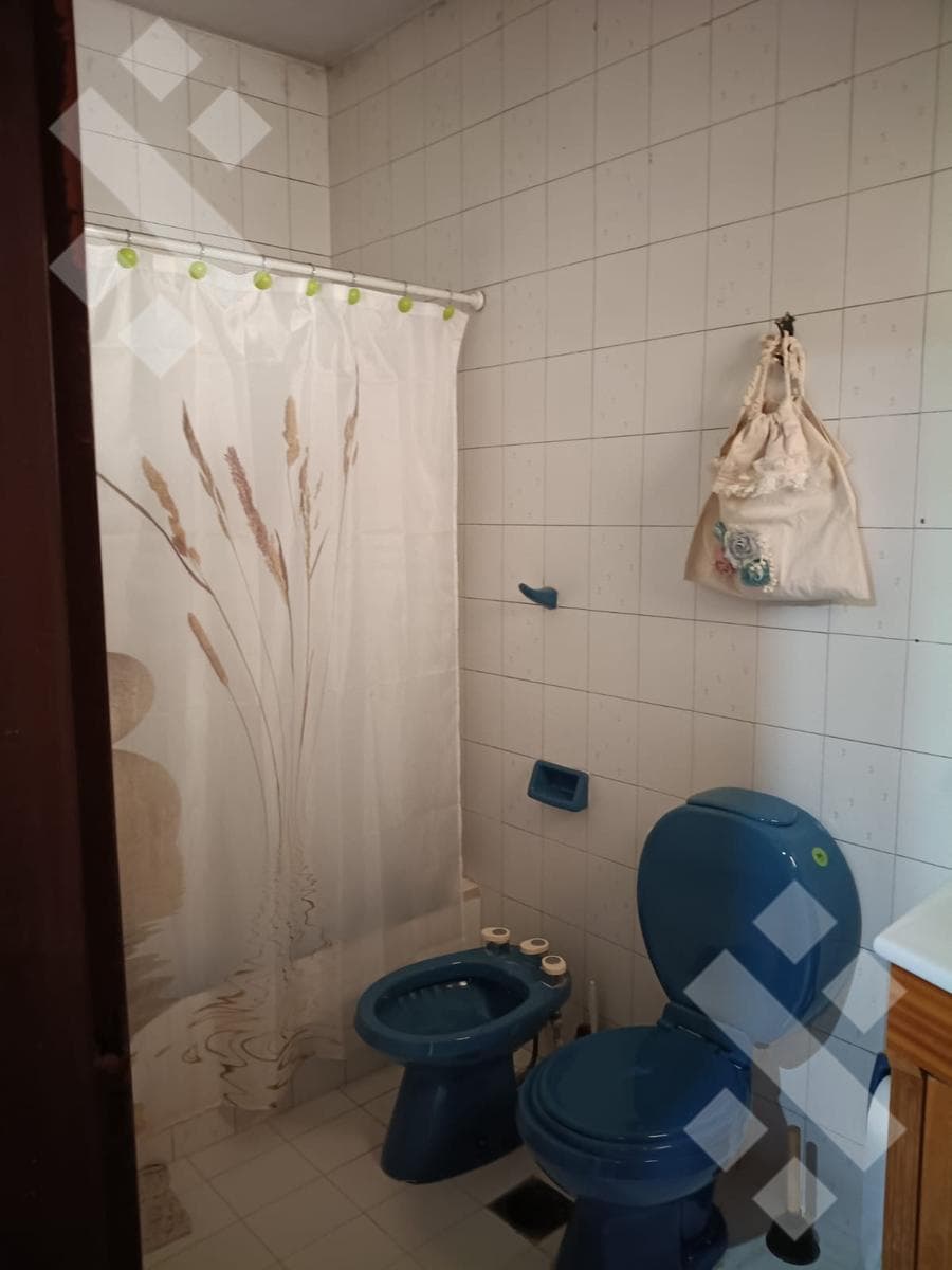 House for Sale - Santa Genoveva Neighborhood - 1400 Islas Malvinas Street