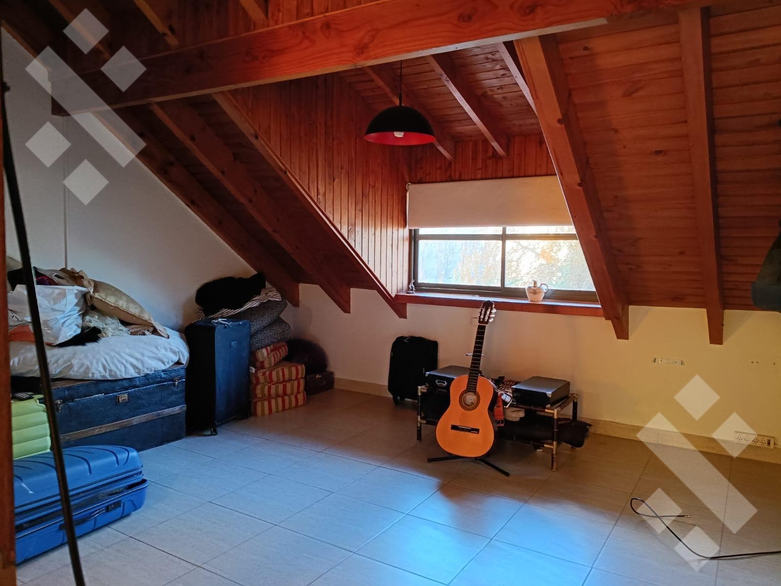 House for Sale - Santa Genoveva Neighborhood - 1400 Islas Malvinas Street