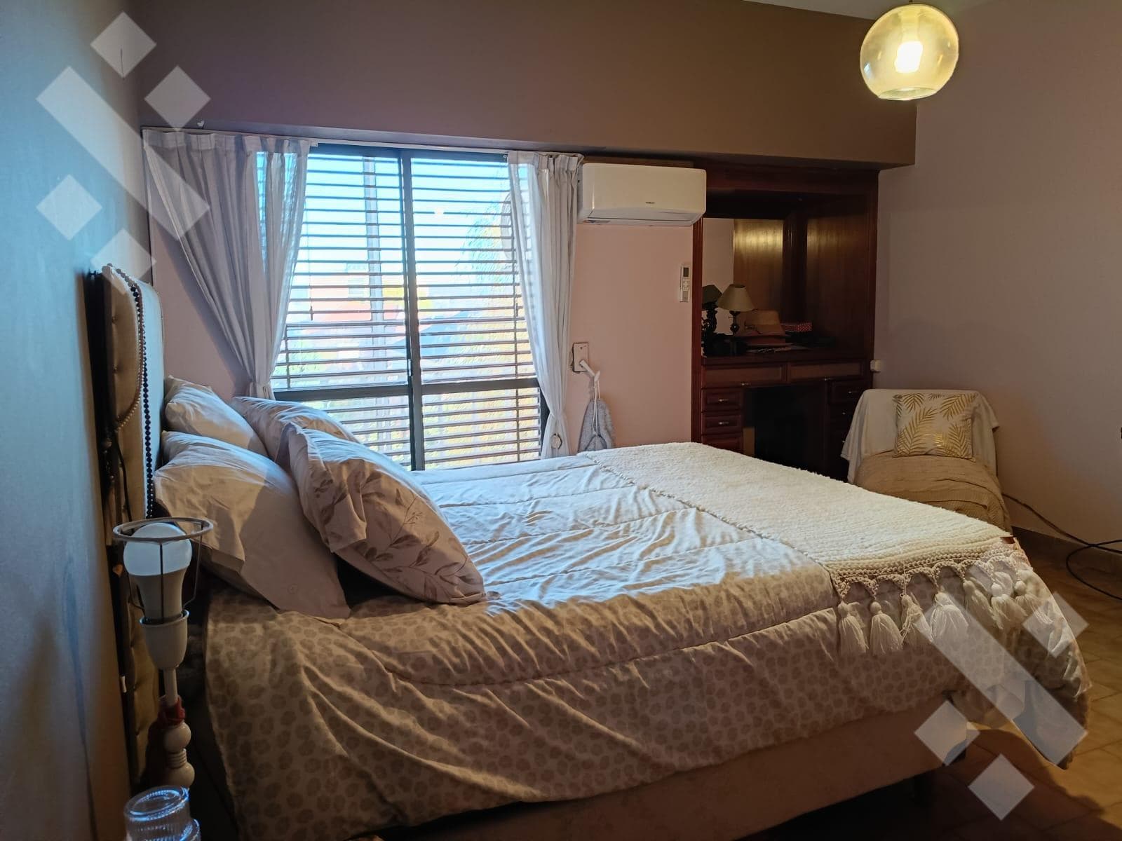 House for Sale - Santa Genoveva Neighborhood - 1400 Islas Malvinas Street