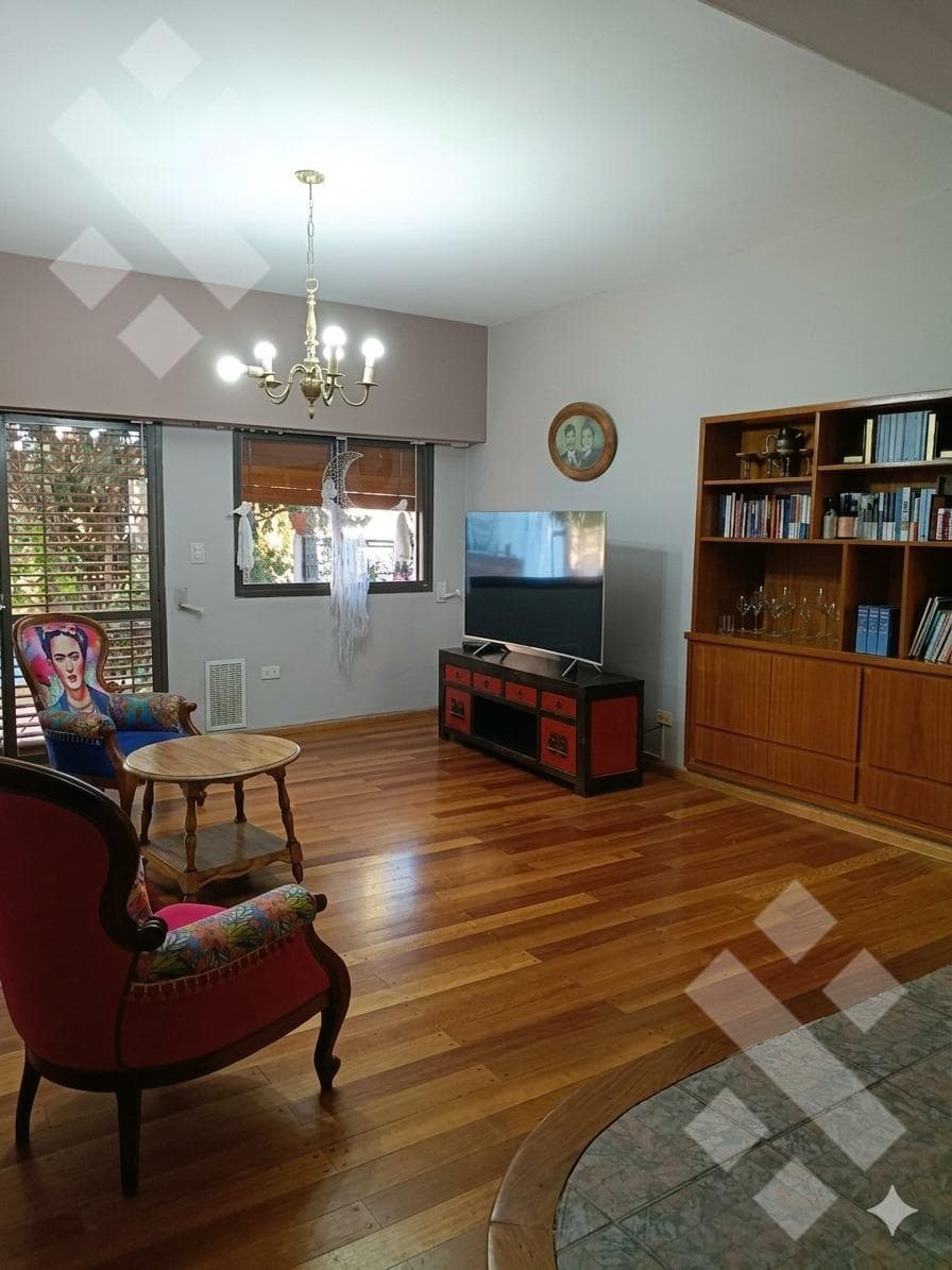 House for Sale - Santa Genoveva Neighborhood - 1400 Islas Malvinas Street