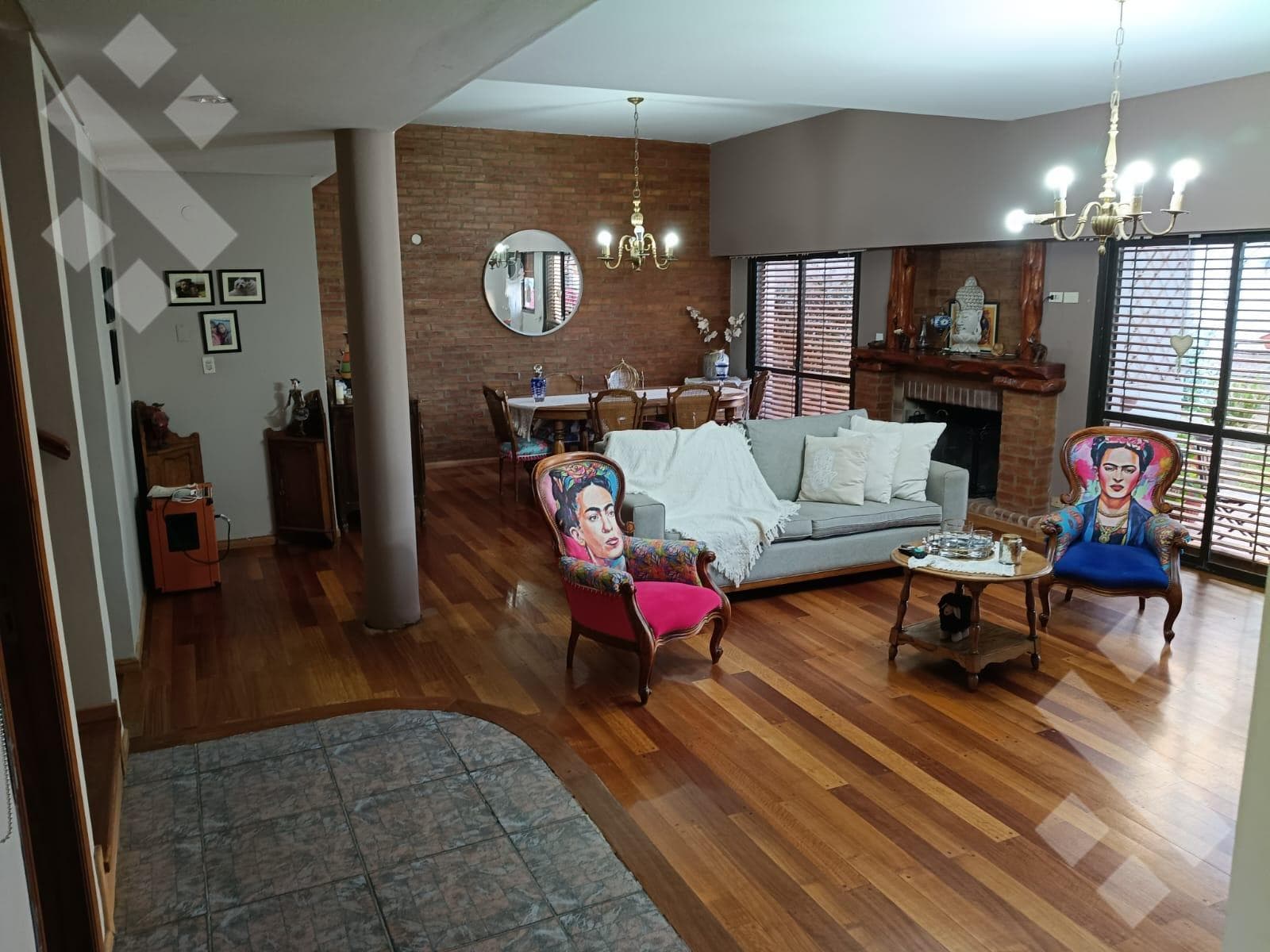 House for Sale - Santa Genoveva Neighborhood - 1400 Islas Malvinas Street