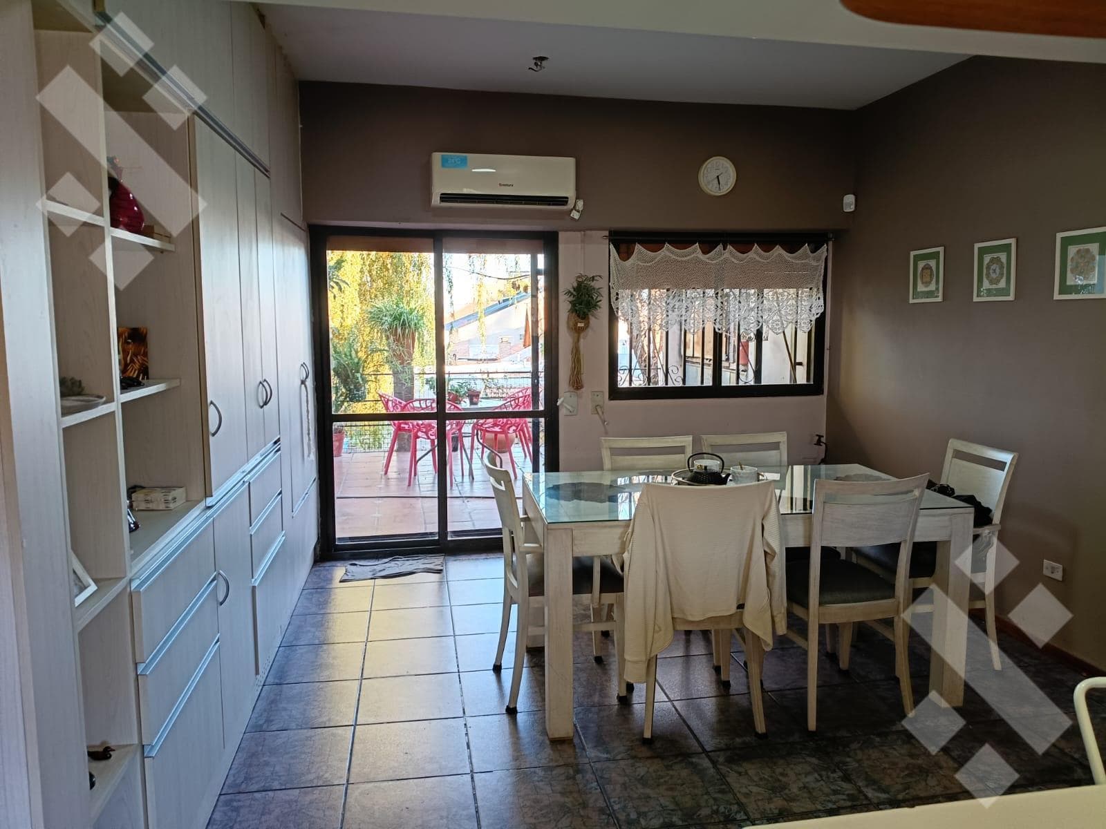 House for Sale - Santa Genoveva Neighborhood - 1400 Islas Malvinas Street